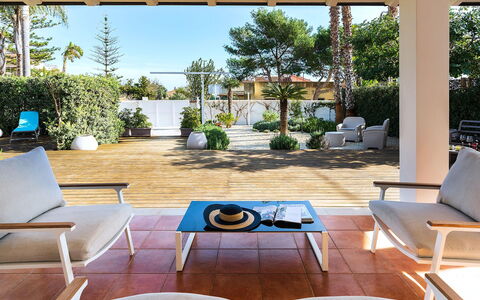 Stella Marina: Mueble, Mueble Para Exteriores, Silla, Jardín, Sombra, Mesa, Mesa Al Aire Libre, Recurso, Eco Hotel