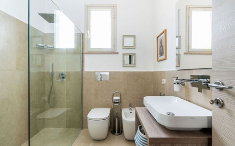 Stella Marina: Baño, Diseño De Interiores, Piso, Arreglo De Tubería, Suelo, Pared, Lavabo, Baño, Lavabo Del Baño, Grifo