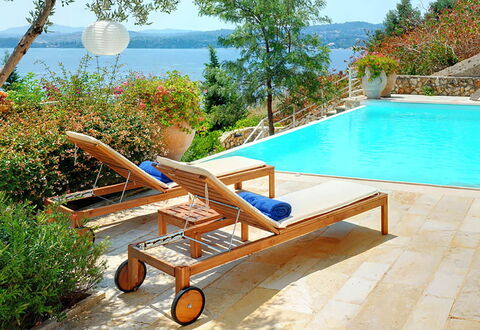 Red Villa: Mueble, Mueble Para Exteriores, Paraguas, Sunlounger, Piscina, Recurso, Silla, Ocio, Sombra, Eco Hotel