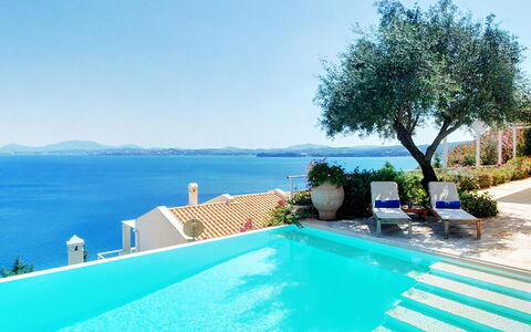 Villa Azzurra: Azul, Piscina, Recurso, Eco Hotel, Mar, Mueble Para Exteriores, Ocio, Hotel, Villa, Maceta