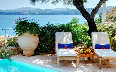 Villa Azzurra: Azul, Flor, Maceta, Mueble, Verano, Mueble Para Exteriores, Recurso, Piscina, Planta De Casa