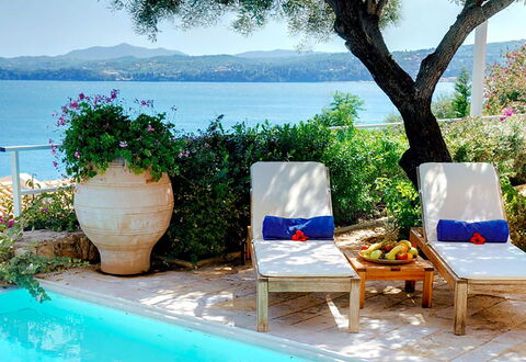 Villa Azzurra: Azul, Flor, Maceta, Mueble, Verano, Mueble Para Exteriores, Recurso, Piscina, Planta De Casa