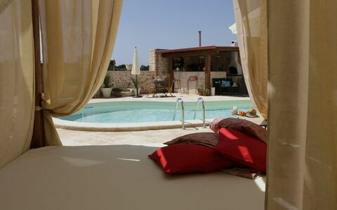 Masseria San Michele: Piscina, Recurso, Mueble Para Exteriores, Sombra, Paraguas, Silla, Eco Hotel, Estructura Al Aire Libre, Hotel, Ciudad De Vacaciones