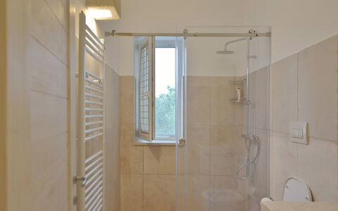 Masseria Ostuni: Pared, Arreglo De Tubería, Piso, Suelo, Baño, Diseño De Interiores, Plomería, Encendiendo, Alcachofa De La Ducha, Ducha