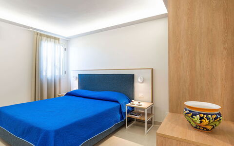 La Rosa dei Venti: Piso, Diseño De Interiores, Mueble, Suelo, Madera, Techo, Habitación, Habitación, Casa, Cama