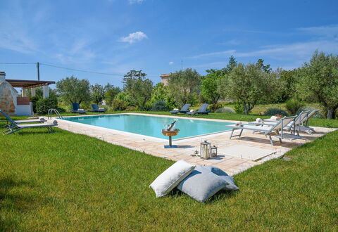 Trulli Martina: Piscina, Recurso, Mueble Para Exteriores, Inmuebles, Jardín, Hacienda, Patio Interior, Paisajismo, Eco Hotel, Césped