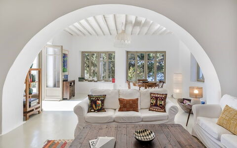 Villa Morena: Mueble, Diseño De Interiores, Pared, Sofá, Piso, Techo, Sala, Suelo, Casa, Habitación
