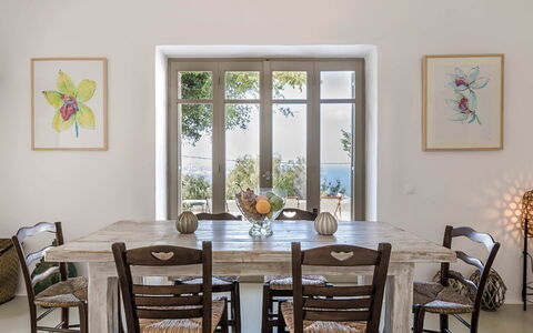 Villa Morena: Mueble, Mesa, Diseño De Interiores, Comedor, Madera, Cocina Y Comedor Mesa, Silla, Piso, Suelo, Habitación