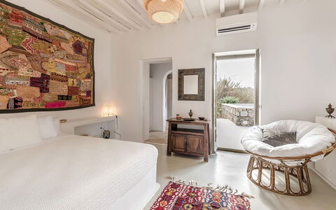 Villa Morena: Mueble, Diseño De Interiores, Pared, Piso, Habitación, Suelo, Cama, Techo, Casa, Sábana
