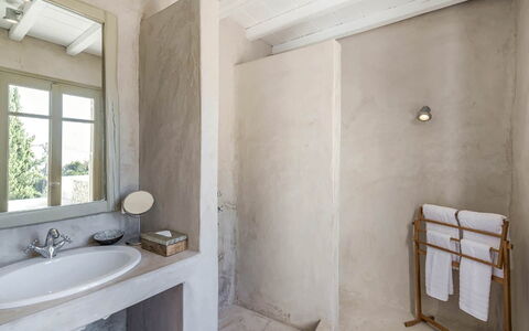 Villa Morena: Pared, Arreglo De Tubería, Baño, Piso, Suelo, Lavabo Del Baño, Lavabo, Grifo, Plomería, Habitación