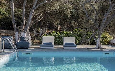 Villa Morena: Piscina, Mueble, Mueble Para Exteriores, Sunlounger, Recurso, Material Compuesto, Sombra, Silla, Eco Hotel, Sillón