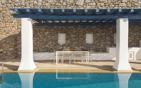 Villa Ipoliti: Material Compuesto, Sombra, Piscina, Columna, Material Natural, Silla, Diseño, Loseta, Mueble Para Exteriores, Pérgola