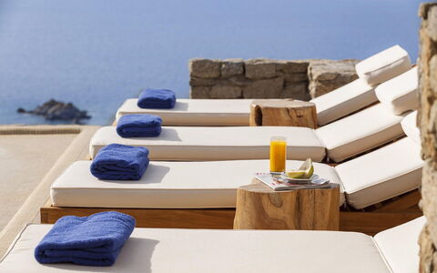 Villa Ipoliti: Mueble, Mueble Para Exteriores, Mar, Oceano, Recurso, Silla, Sombra, Costa, Sunlounger, Hotel