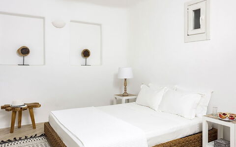 Villa Ipoliti: Mueble, Pared, Habitación, Madera, Cama, Diseño De Interiores, Suelo, Piso, Lecho, Sábana