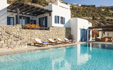 Villa Ariano: Azul, Piscina, Recurso, Eco Hotel, Mueble Para Exteriores, Silla, Ciudad De Vacaciones, Sunlounger, Villa, Hotel