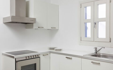 Villa Ariano: Gabinetes, Mueble, Cocina, Diseño De Interiores, Mostrador, Aparato De Cocina, Piso, Alacena, Suelo, Electrodoméstico