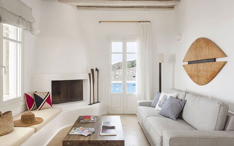 Villa Persephone: Mueble, Diseño De Interiores, Pared, Piso, Sofá, Suelo, Sala, Departamento, Casa, Habitación