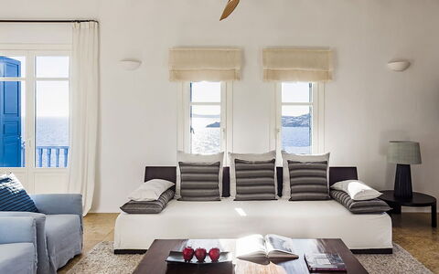 Villa Anassa: Mueble, Diseño De Interiores, Sofá, Arrojar La Almohada, Textil, Sala, Piso, Suelo, Cubiertas De Ventanas, Casa