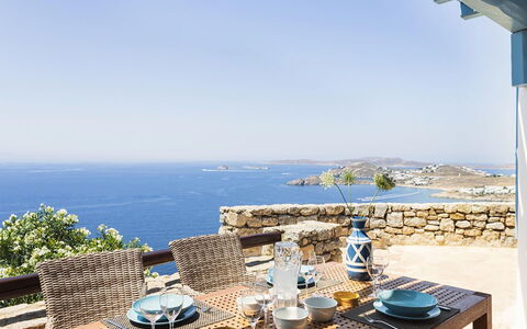 Villa Elpida: Mueble, Silla, Mueble Para Exteriores, Cocina Y Comedor Mesa, Mar, Mesa Al Aire Libre, Recurso, Sombra, Costa, Eco Hotel