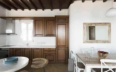 Villa Elpida: Mueble, Diseño De Interiores, Piso, Madera, Mostrador, Mesa, Cocina, Suelo, Silla, Techo