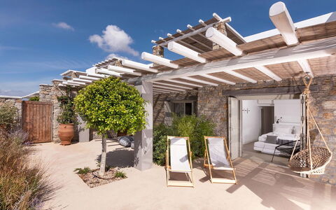 Villa Blue Moon: Maceta, Patio, Mueble Para Exteriores, Pérgola, Patio, Diseño, Planta De Casa, Sombra, Estructura Al Aire Libre, Balcón