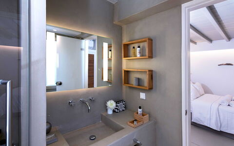 Villa Blue Moon: Diseño De Interiores, Arreglo De Tubería, Piso, Techo, Suelo, Grifo, Lavabo, Departamento, Baño, Plomería