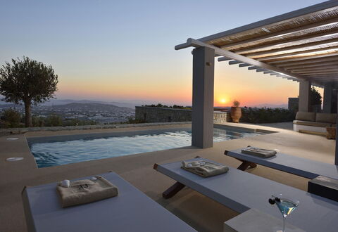Villa Blue Moon: Piscina, Mueble, Material Compuesto, Mueble Para Exteriores, Recurso, Silla, Sombra, Inmuebles, Villa, Diseño