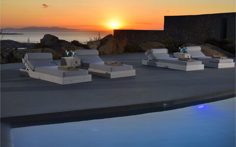 Villa Stardust: Mueble, Mueble Para Exteriores, Mar, Oscuridad, Oceano, Costa, Noche, Sunlounger, Sombra