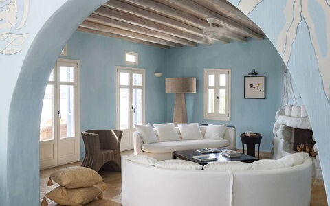 Villa Pinta: Mueble, Diseño De Interiores, Pared, Piso, Suelo, Casa, Sofá, Sala, Encendiendo, Techo