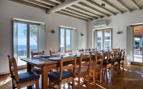 Villa Virgil: Mueble, Diseño De Interiores, Madera, Mesa, Piso, Silla, Cocina Y Comedor Mesa, Comedor, Suelo, Techo