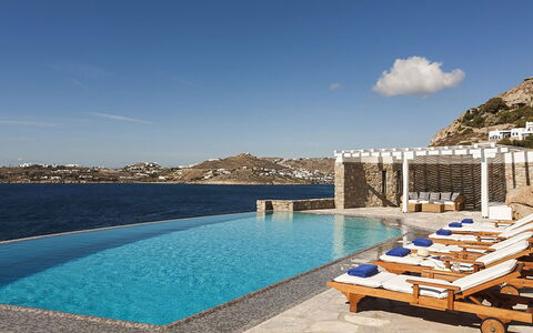 Efkalia: Azul, Agua, Piscina, Recurso, Mueble Para Exteriores, Sunlounger, Ciudad De Vacaciones, Hotel, Zona Tropical, Villa