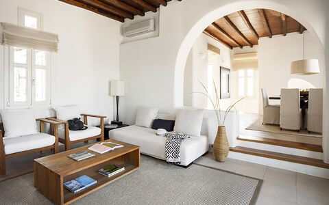 Efkalia: Mueble, Diseño De Interiores, Piso, Sofá, Suelo, Madera, Sala, Techo, Habitación, Departamento