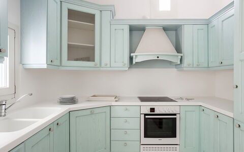 Efkalia: Gabinetes, Cocina, Diseño De Interiores, Mostrador, Piso, Casa, Mueble, Cajón, Alacena, Aparato De Cocina