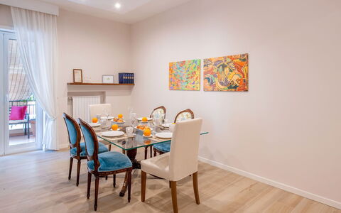 Apartment Bud: Mueble, Diseño De Interiores, Piso, Madera, Suelo, Mesa, Habitación, Silla, Comedor, Cocina Y Comedor Mesa
