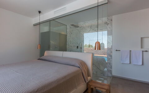 Baloo: Cama, Mueble, Diseño De Interiores, Habitación, Piso, Suelo, Pared, Madera, Lecho, Techo