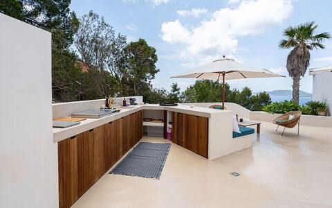 Villa Tagada: Madera, Piso, Mueble, Suelo, Cocina, Mostrador, Silla, Manchas De Madera, Sombra, Madera Dura