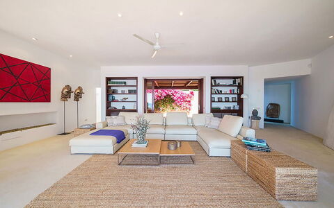 Villa Francisca: Mueble, Piso, Diseño De Interiores, Suelo, Sofá, Sala, Departamento, Casa, Habitación, Techo