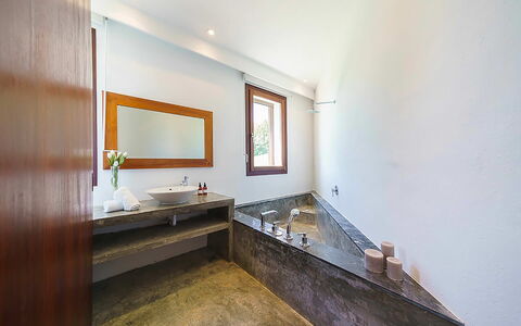 Villa Francisca: Piso, Madera, Suelo, Diseño De Interiores, Arreglo De Tubería, Techo, Encendiendo, Grifo, Baño, Plomería