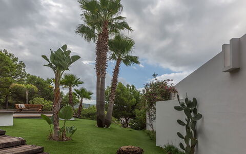 Villa Francisca: Arbusto, Jardín, Plantas Leñosas, Paisajismo, Sombra, Césped, Yarda, Patio Interior, Eco Hotel