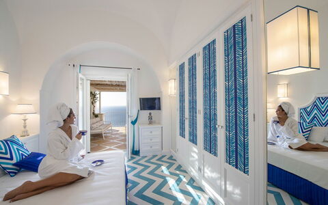 Villa Melissa: Azul, Mueble, Recurso, Departamento, Hotel, Mueble Para Exteriores, Silla, Piscina, Diseño, Vacaciones