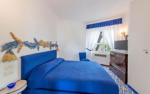 Villa Grazia: Mueble, Diseño De Interiores, Piso, Suelo, Habitación, Sábana, Cama, Linos, Lecho, Habitación