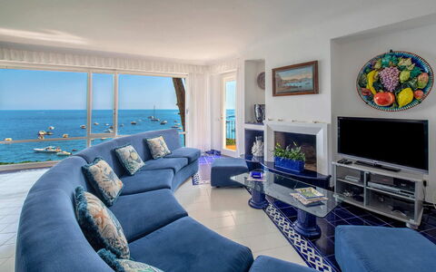 Villa Grazia: Azul, Mueble, Mar, Departamento, Oceano, Recurso, Sofá, Silla, Mesa De Café, Hotel