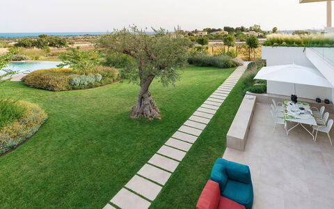Villa Bel Prato: Jardín, El Terreno Del Lote, Césped, Paisajismo, Yarda, Sombra, Patio Interior, Césped Artificial, Inmuebles, Hacienda
