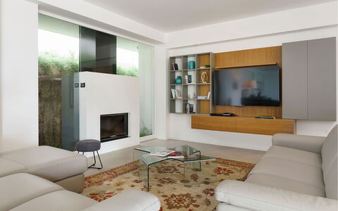 Villa Bel Prato: Mueble, Diseño De Interiores, Pared, Piso, Sofá, Sala, Televisión, Suelo, Madera, Habitación