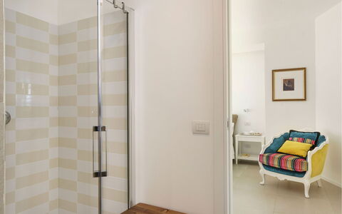 Villa Bel Prato: Piso, Diseño De Interiores, Suelo, Pared, Madera, Techo, Baño, Arreglo De Tubería, Encendiendo, Habitación