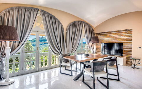 Villa la Brezza: Mueble, Diseño De Interiores, Sofá, Piso, Suelo, Encendiendo, Sala, Mesa, Techo, Casa