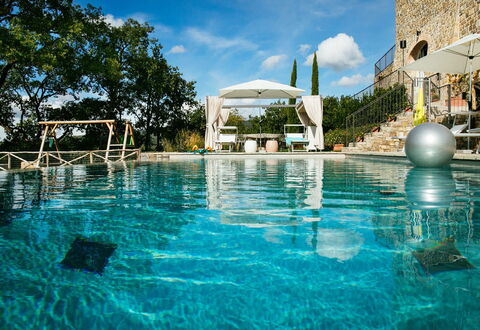 Villa Torre del Chianti: Piscina, Recurso, Mueble Para Exteriores, Paraguas, Sunlounger, Inmuebles, Eco Hotel, Ocio, Villa, Hacienda
