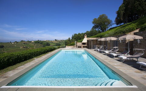 Villa Chianti: Azul, Piscina, Recurso, Mueble Para Exteriores, Sunlounger, Eco Hotel, Ciudad De Vacaciones, Thermae, Fuente De Agua, Villa