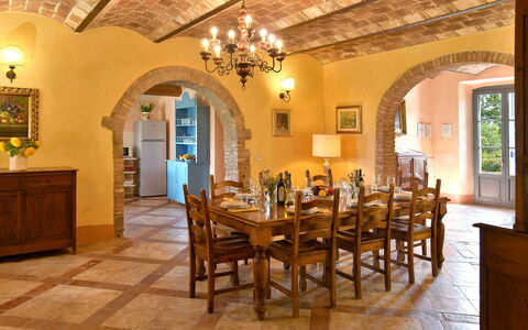 Villa Ghirlanda: Mueble, Diseño De Interiores, Silla, Pared, Piso, Mesa, Techo, Madera, Comedor, Suelo