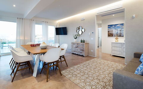 Villa Matilde: Mueble, Diseño De Interiores, Piso, Suelo, Madera, Techo, Habitación, Sofá, Sala, Mesa